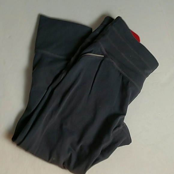 Athleta Gray and salmon Capris - Picture 5 of 6